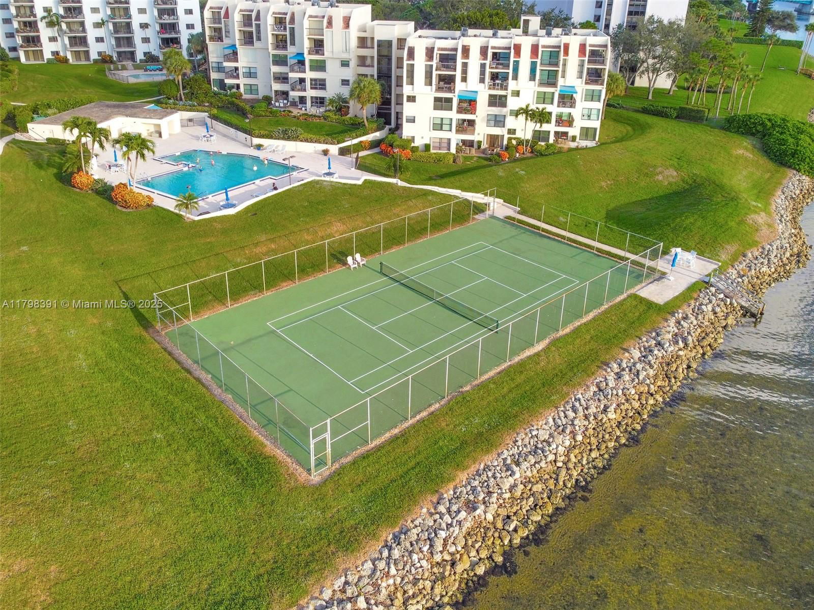 Real estate property located at 372 Golfview Rd #201, Palm Beach, Everglades Of North Palm, North Palm Beach, FL