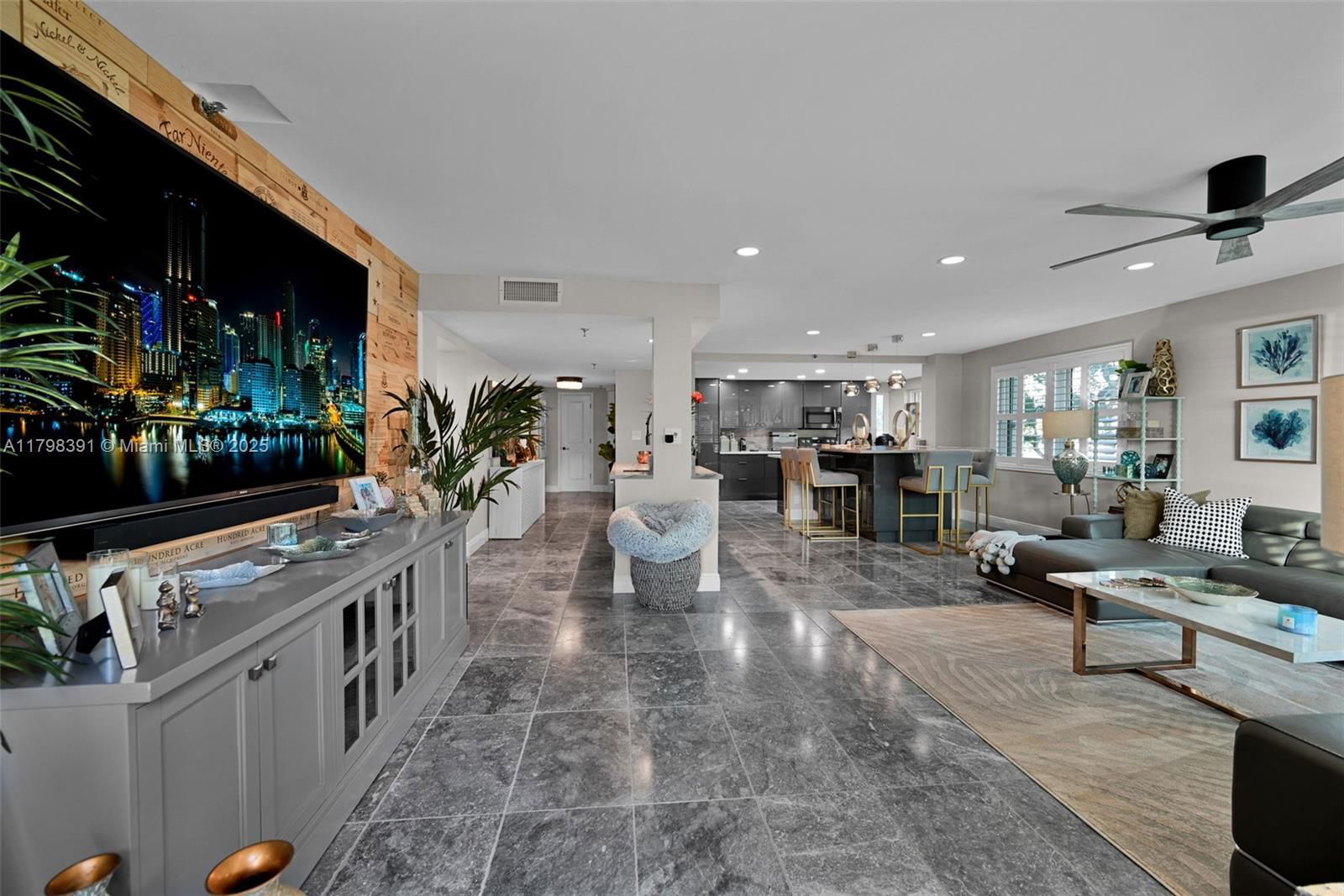 Real estate property located at 372 Golfview Rd #201, Palm Beach, Everglades Of North Palm, North Palm Beach, FL