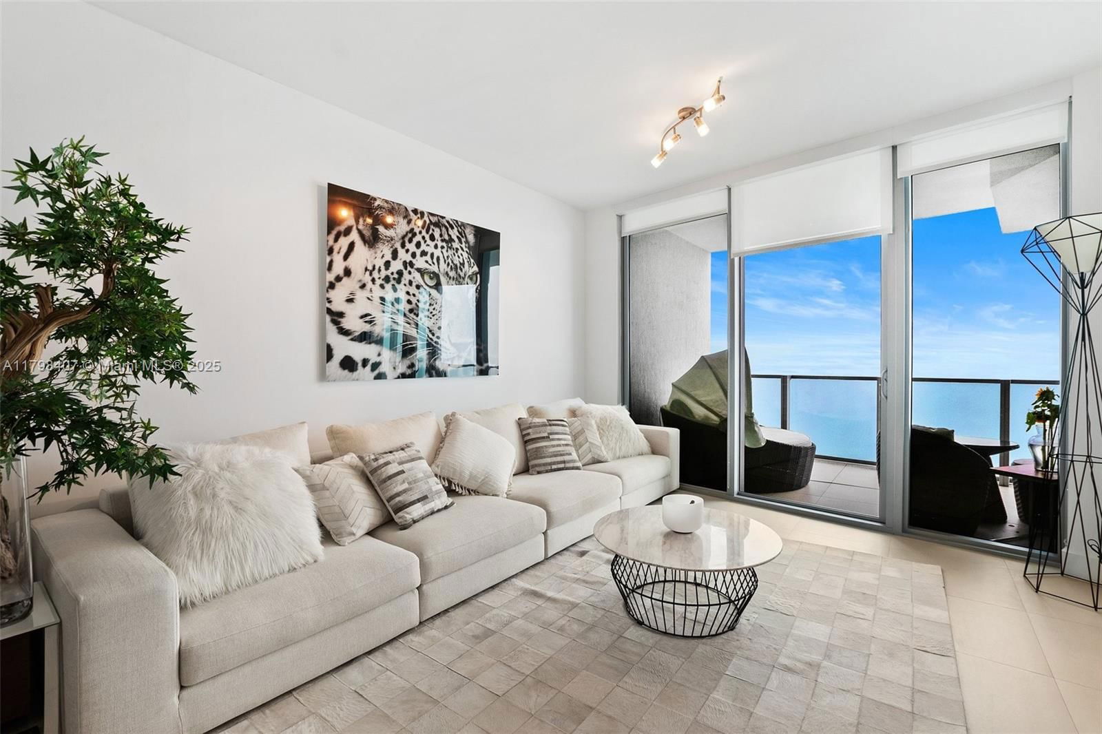 Real estate property located at 2900 7th Ave #4406, Miami-dade, Biscayne Beach Condo, Miami, FL