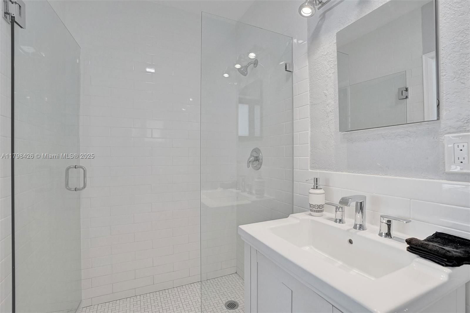 Real estate property located at 1355 Madison St, Broward, Hollywood Lakes Section, Hollywood, FL