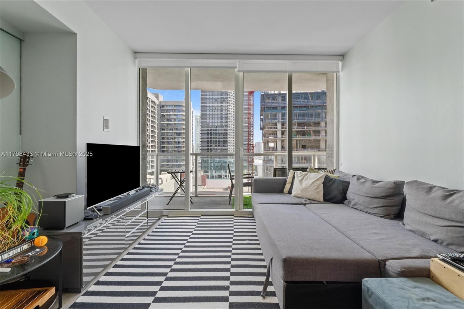 Real estate property located at 253 2nd St #2201, Miami-dade, Vizcayne South Condo, Miami, FL