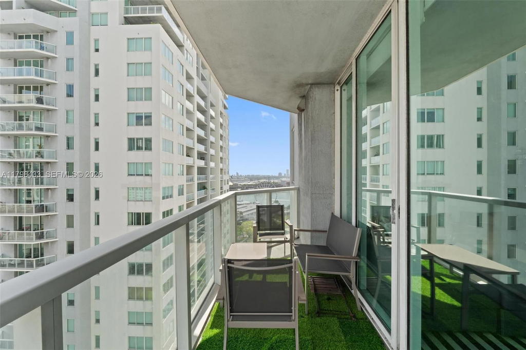 Real estate property located at 253 2nd St #2201, Miami-dade, Vizcayne South Condo, Miami, FL