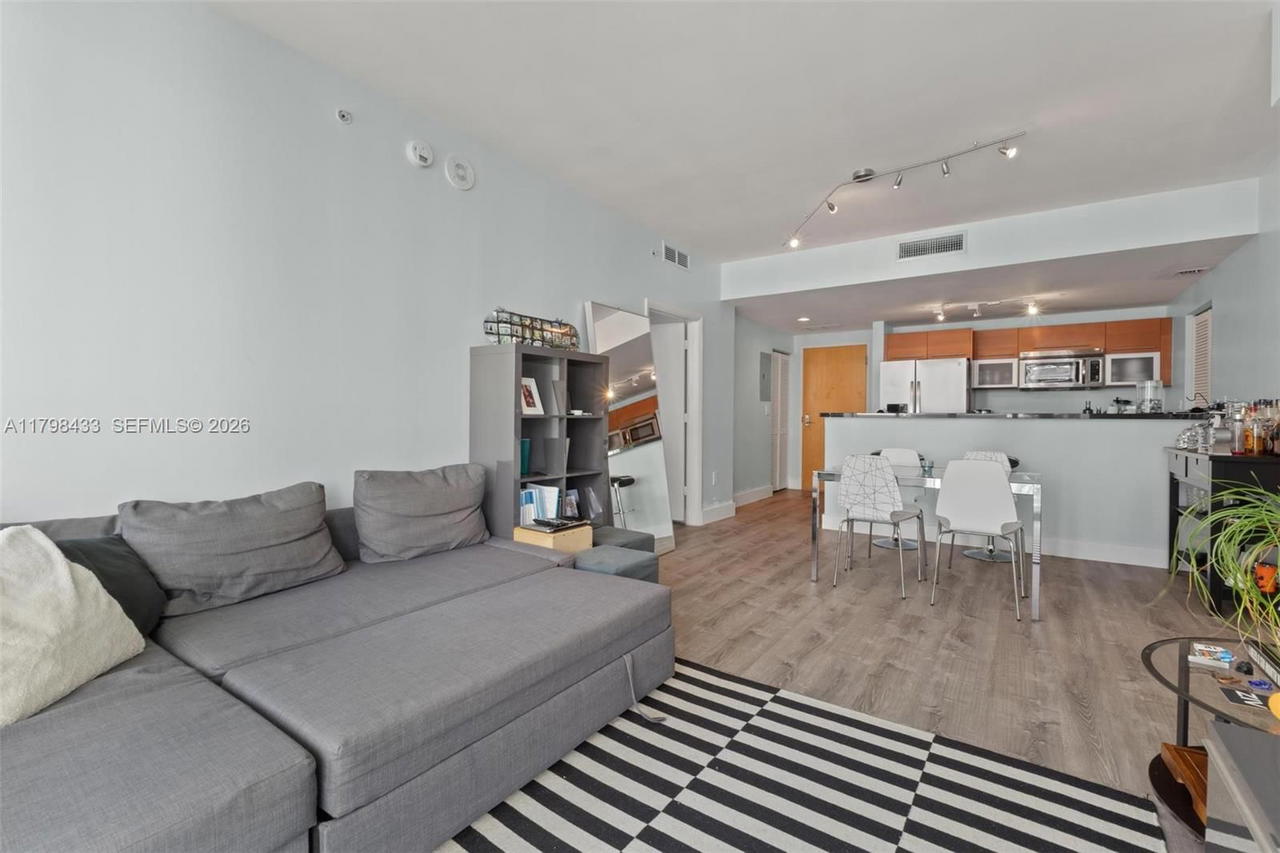 Real estate property located at 253 2nd St #2201, Miami-dade, Vizcayne South Condo, Miami, FL