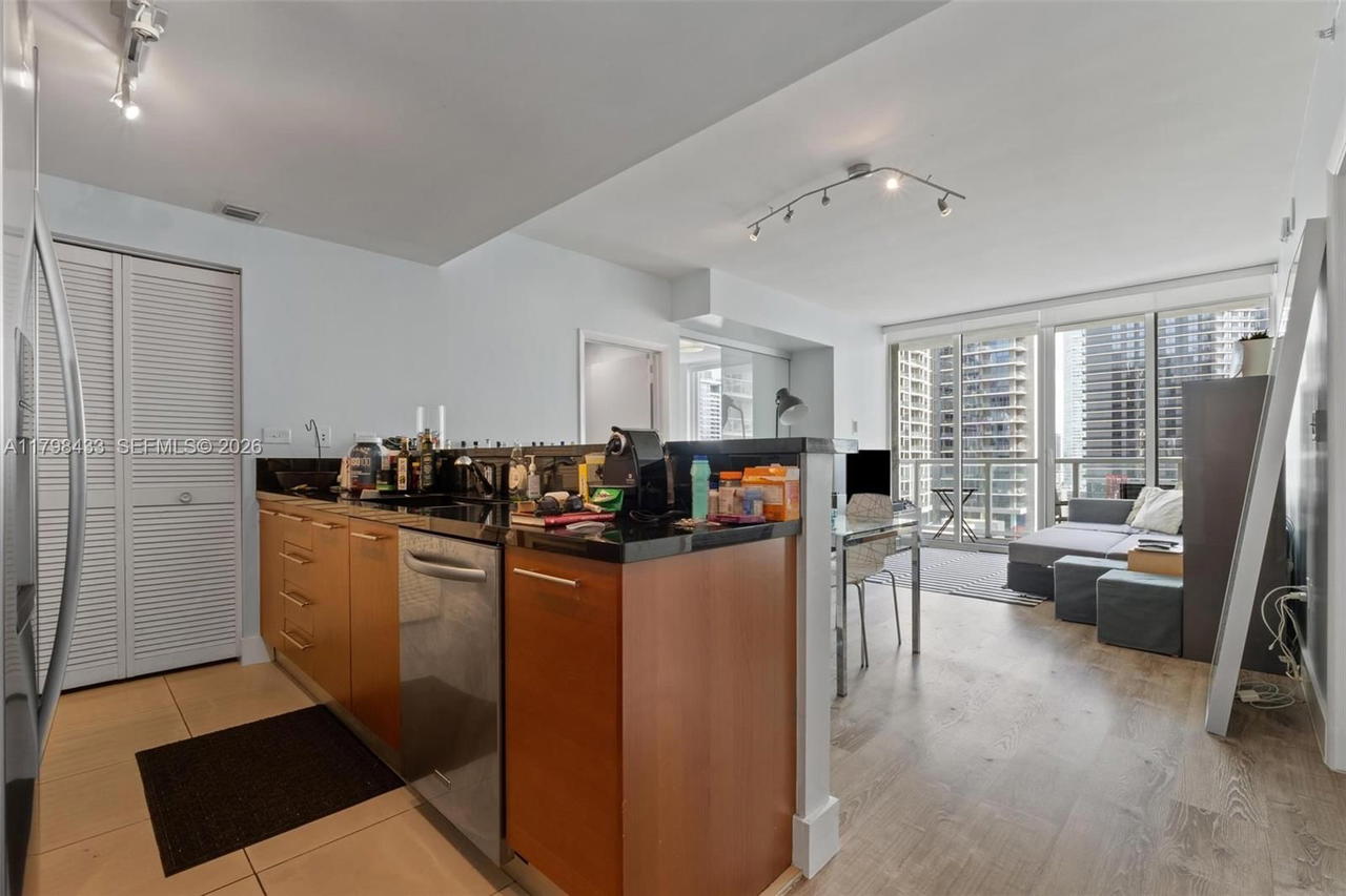 Real estate property located at 253 2nd St #2201, Miami-dade, Vizcayne South Condo, Miami, FL