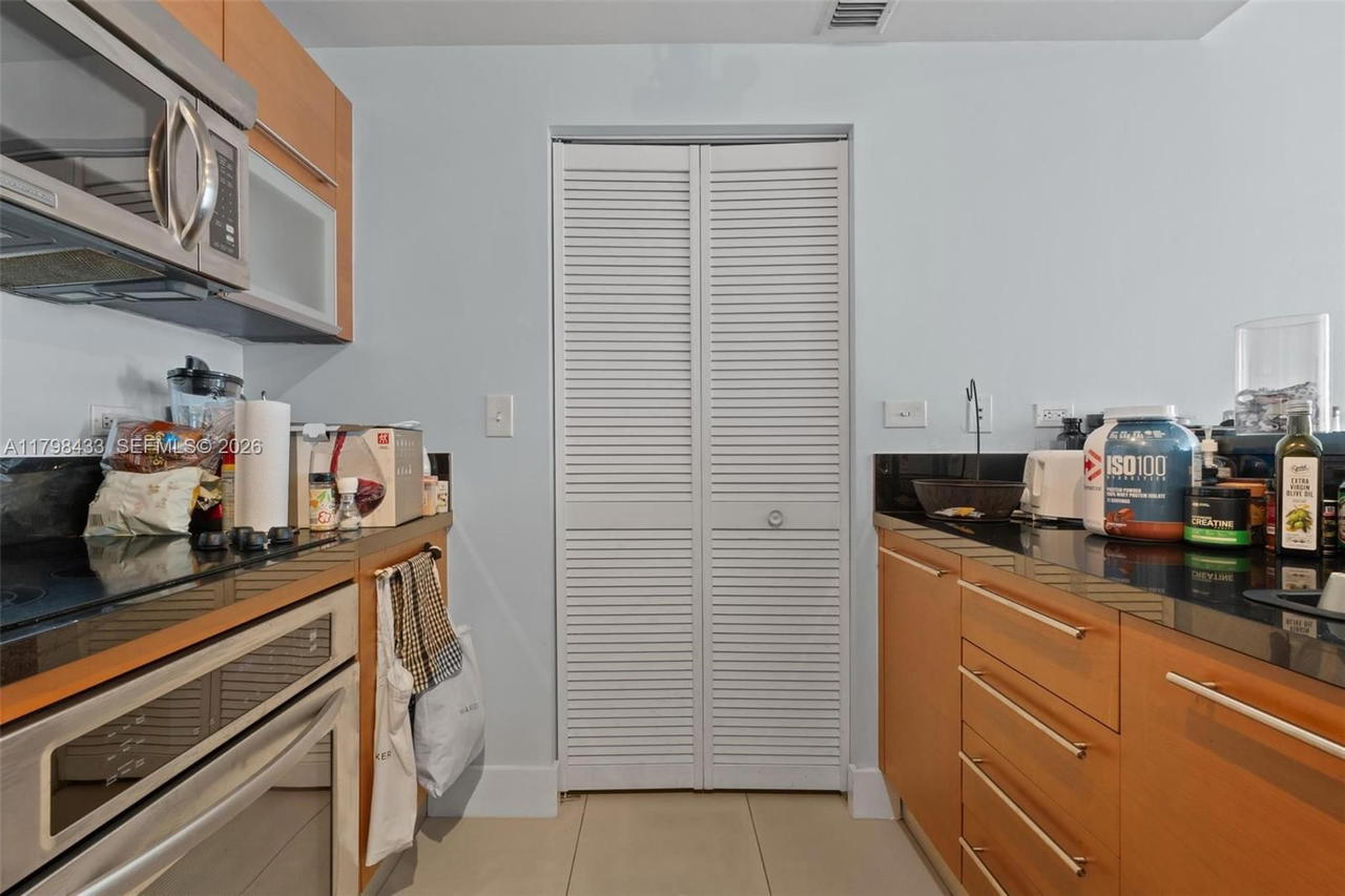 Real estate property located at 253 2nd St #2201, Miami-dade, Vizcayne South Condo, Miami, FL