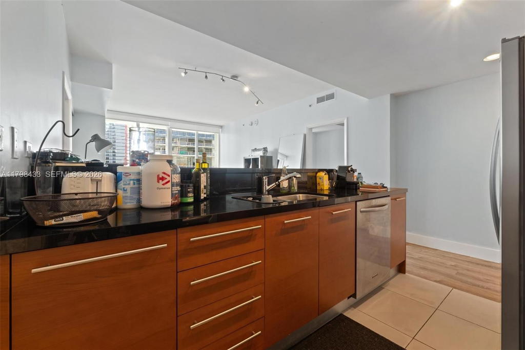 Real estate property located at 253 2nd St #2201, Miami-dade, Vizcayne South Condo, Miami, FL