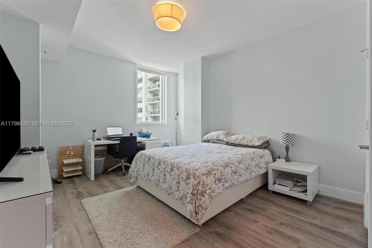 Real estate property located at 253 2nd St #2201, Miami-dade, Vizcayne South Condo, Miami, FL