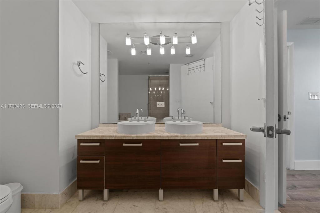 Real estate property located at 253 2nd St #2201, Miami-dade, Vizcayne South Condo, Miami, FL