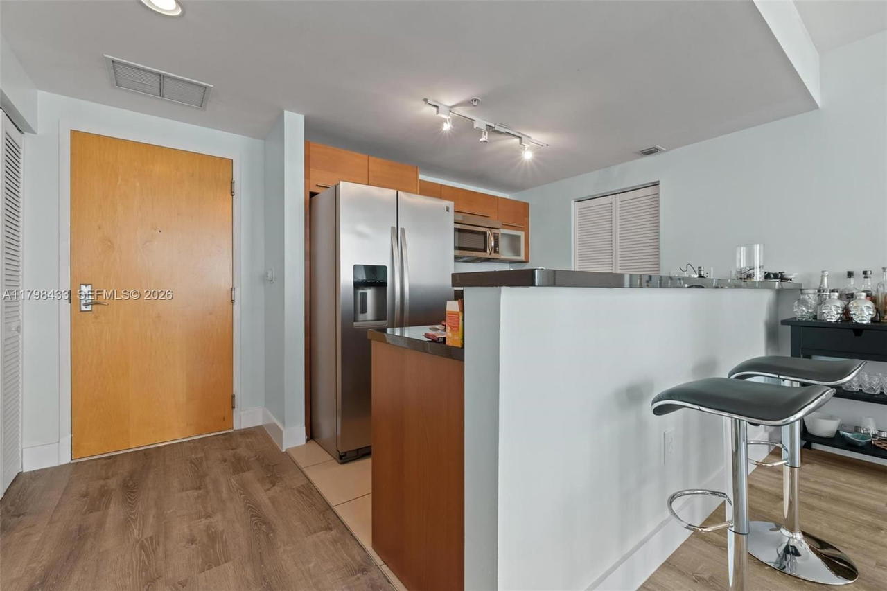 Real estate property located at 253 2nd St #2201, Miami-dade, Vizcayne South Condo, Miami, FL