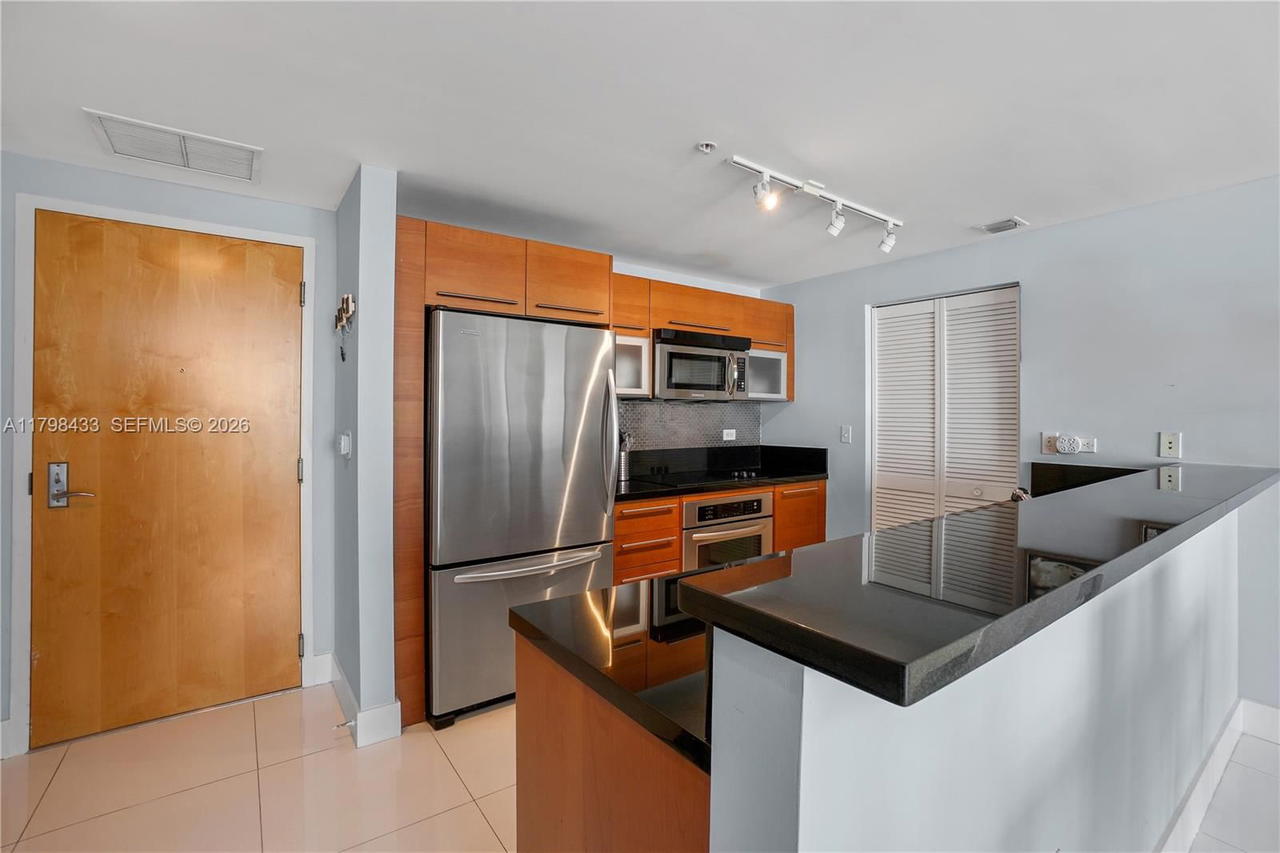 Real estate property located at 253 2nd St #2201, Miami-dade, Vizcayne South Condo, Miami, FL