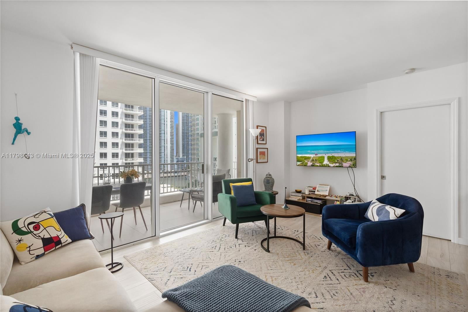 Real estate property located at 701 Brickell Key Blvd #1408, Miami-dade, Courvoisier Courts Condo, Miami, FL