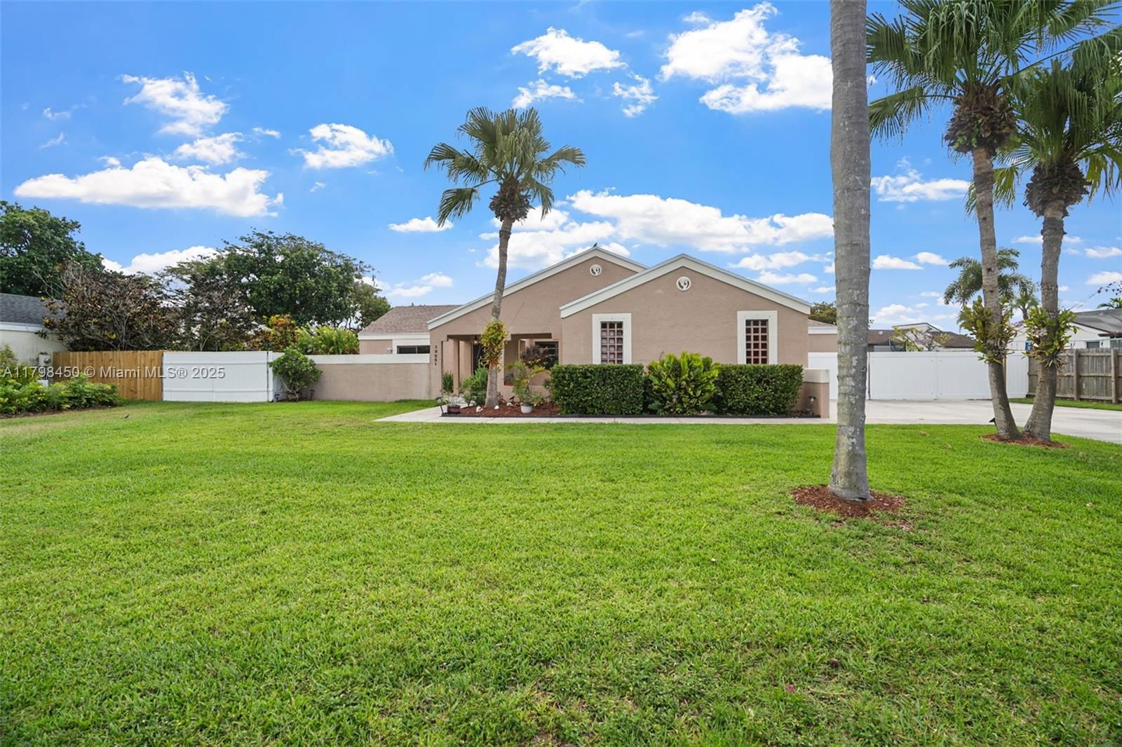 Real estate property located at 15251 154th Ave, Miami-dade, Weitzer Shauna Meadows Se, Miami, FL