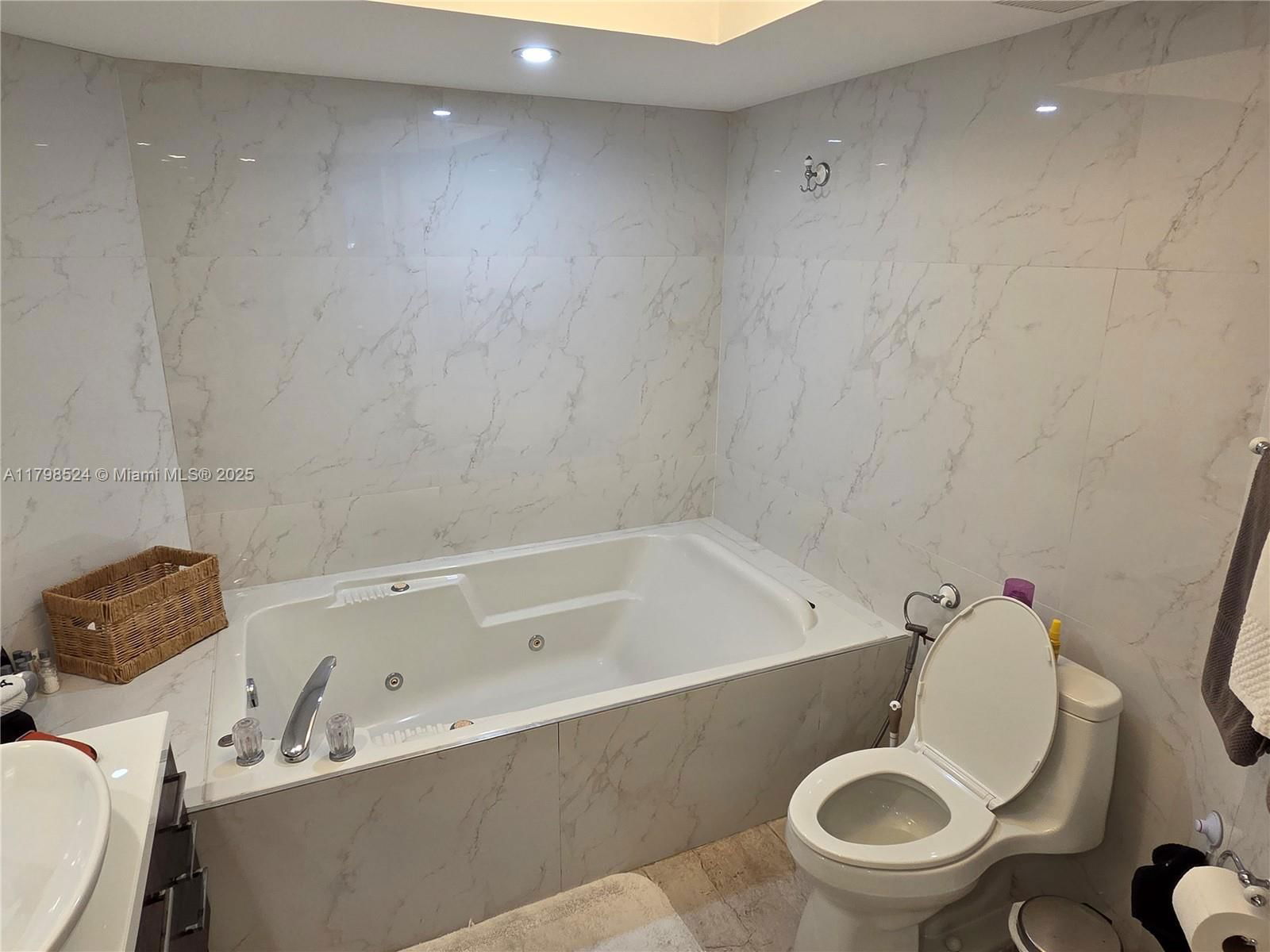 Real estate property located at 16425 Collins Ave #312, Miami-dade, Oceania I Condo, Sunny Isles Beach, FL