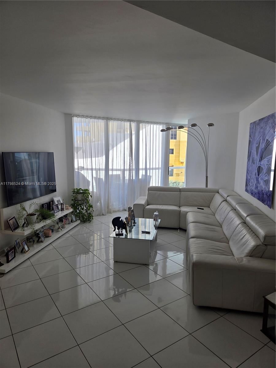 Real estate property located at 16425 Collins Ave #312, Miami-dade, Oceania I Condo, Sunny Isles Beach, FL