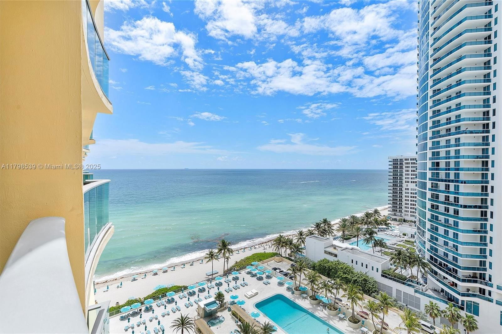 Real estate property located at 2501 Ocean Dr #1618, Broward, Wave Condo, Hollywood, FL