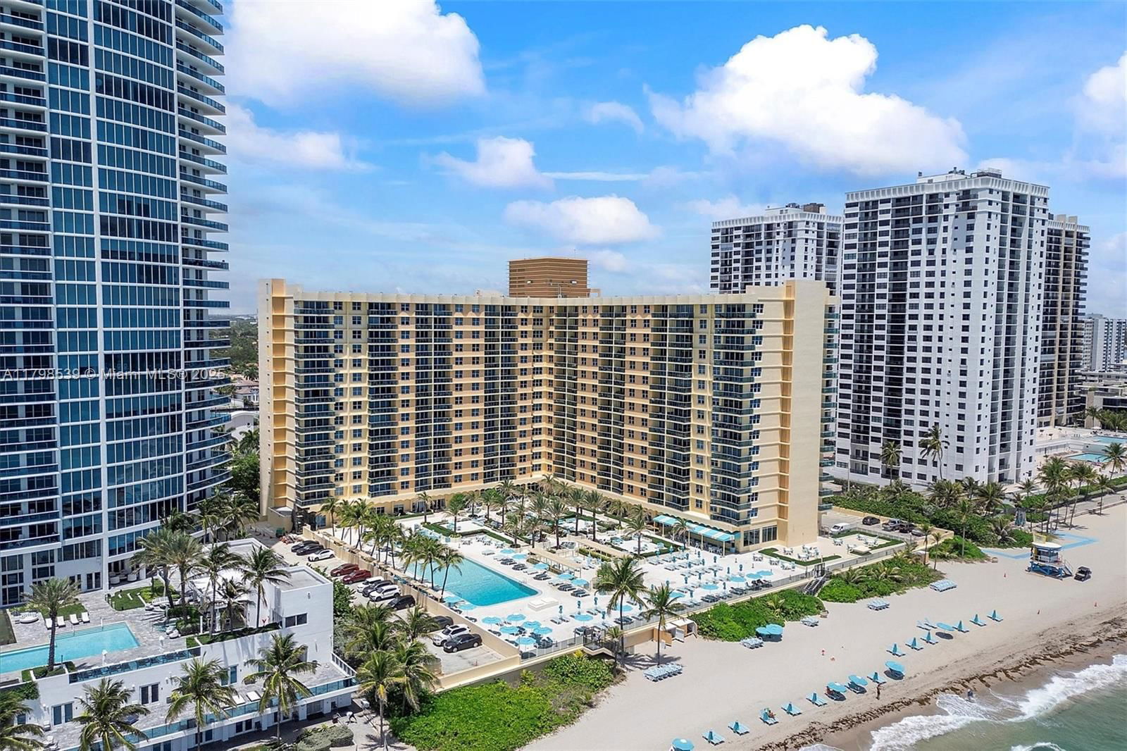 Real estate property located at 2501 Ocean Dr #1618, Broward, Wave Condo, Hollywood, FL