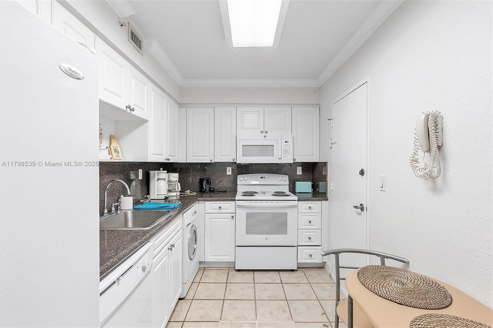 Real estate property located at 2501 Ocean Dr #1618, Broward, Wave Condo, Hollywood, FL