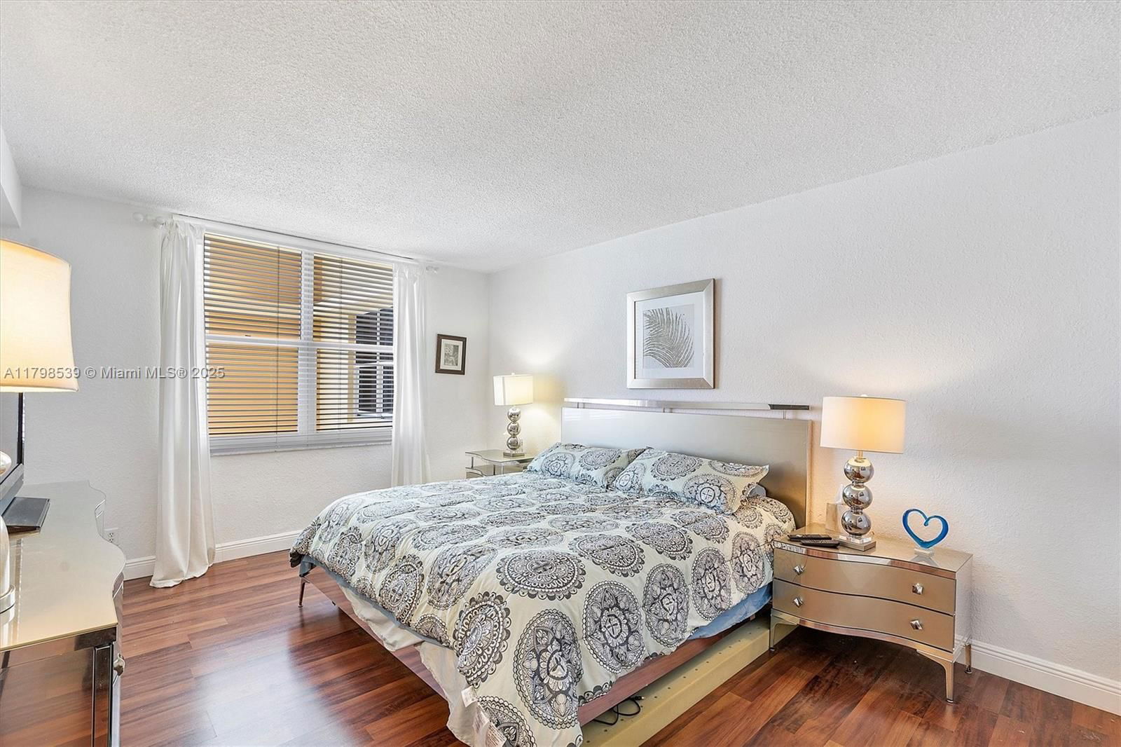 Real estate property located at 2501 Ocean Dr #1618, Broward, Wave Condo, Hollywood, FL
