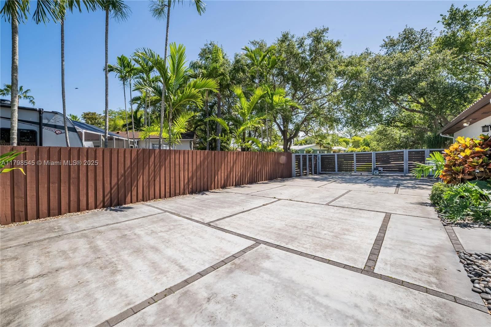Real estate property located at 17514 82nd Ct, Miami-dade, Old Cutler Shores, Palmetto Bay, FL