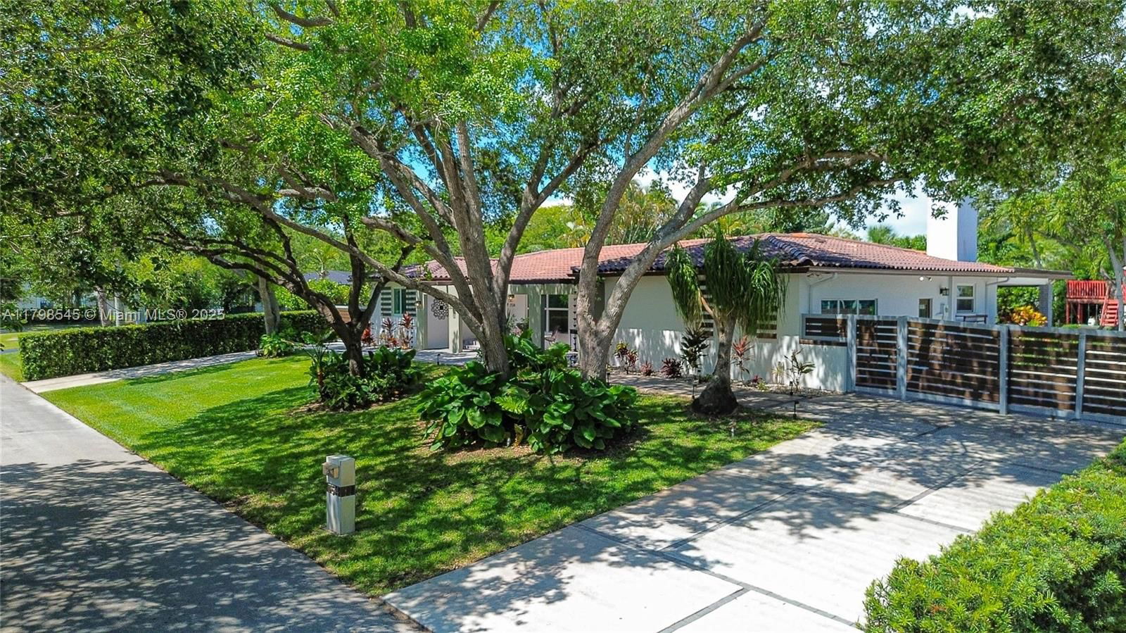 Real estate property located at 17514 82nd Ct, Miami-dade, Old Cutler Shores, Palmetto Bay, FL
