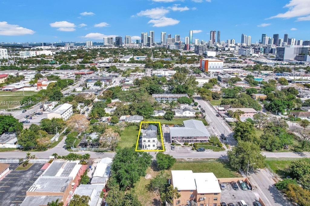 Real estate property located at 3025 8th Ave, Miami-dade, De Leon Park, Miami, FL