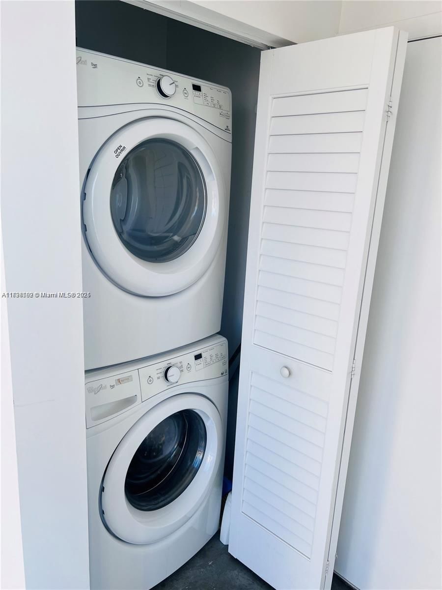 Real estate property located at 151 1st St #1610, Miami-dade, Centro Condo, Miami, FL