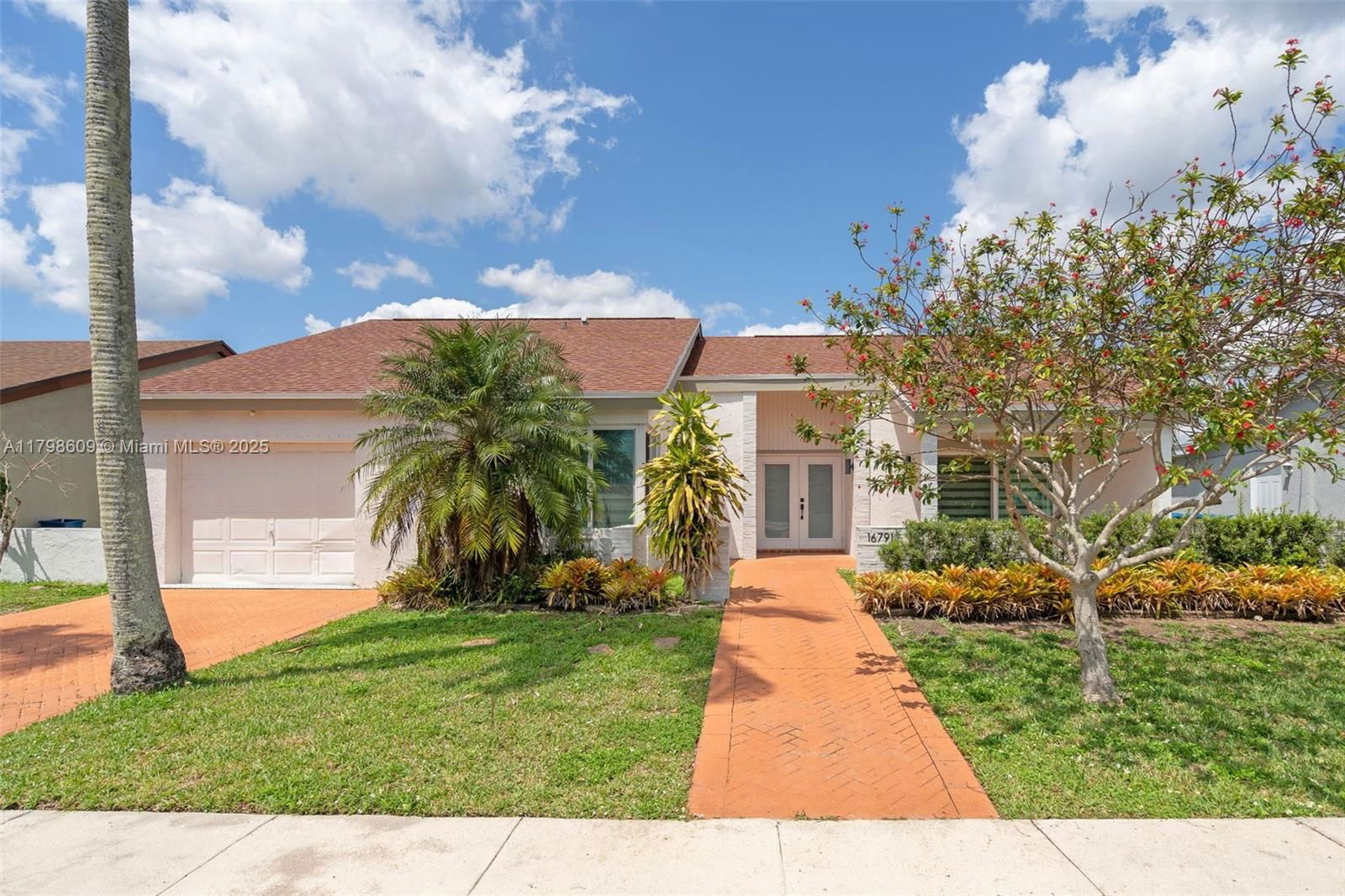 Real estate property located at 16791 Royal Poinciana Dr, Broward, Bonaventure Lakes Add 2, Weston, FL