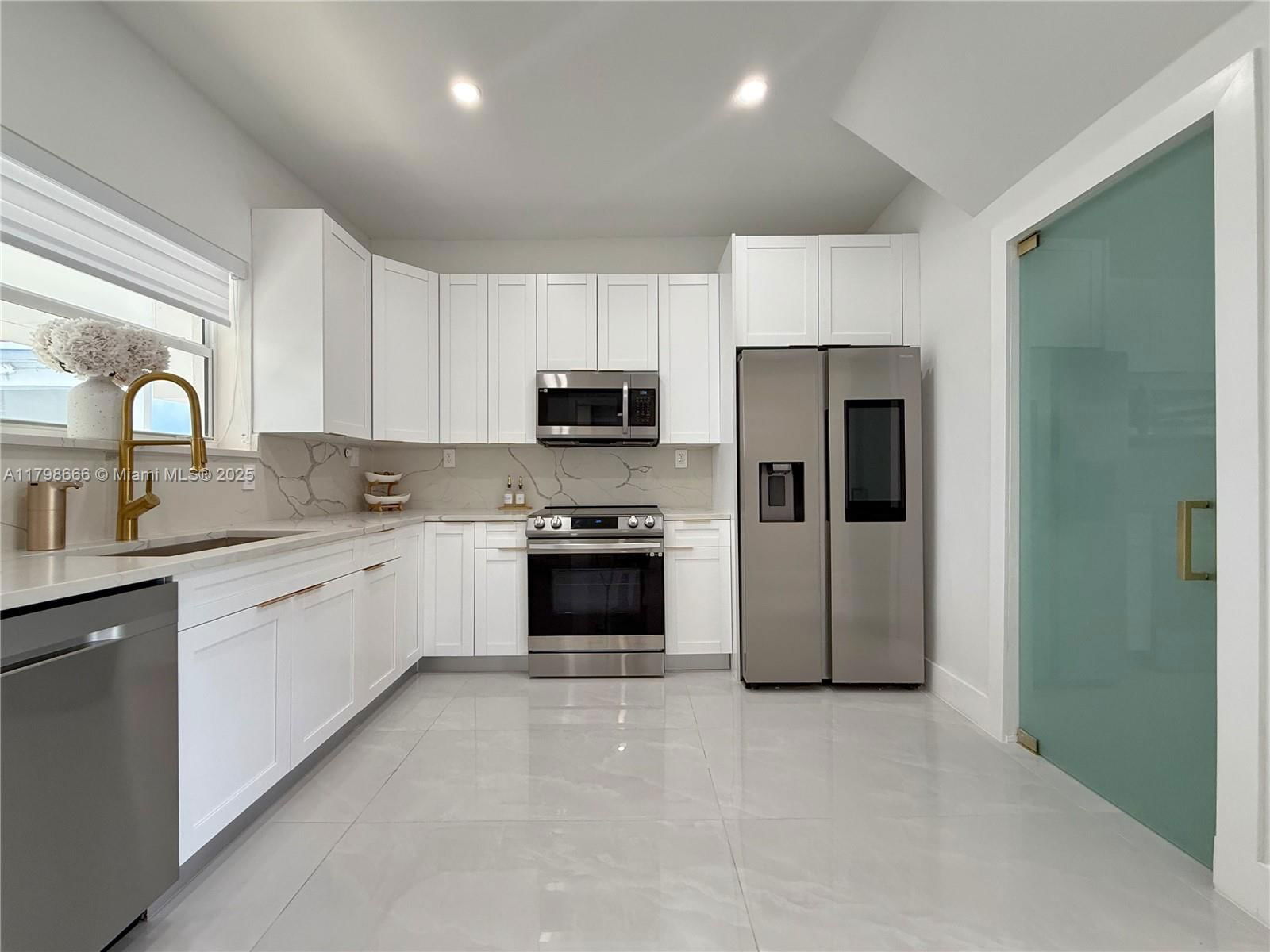 Real estate property located at 927 18th Ave, Miami-dade, Shenandoah, Miami, FL