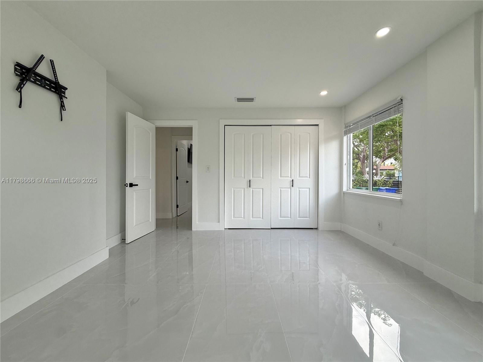 Real estate property located at 927 18th Ave, Miami-dade, Shenandoah, Miami, FL