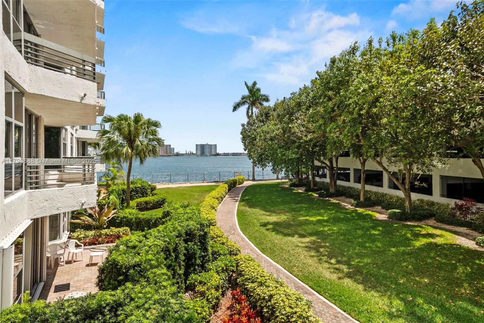 Real estate property located at 19101 36th Ct #203, Miami-dade, Mystic Pointe Condo No Th, Aventura, FL