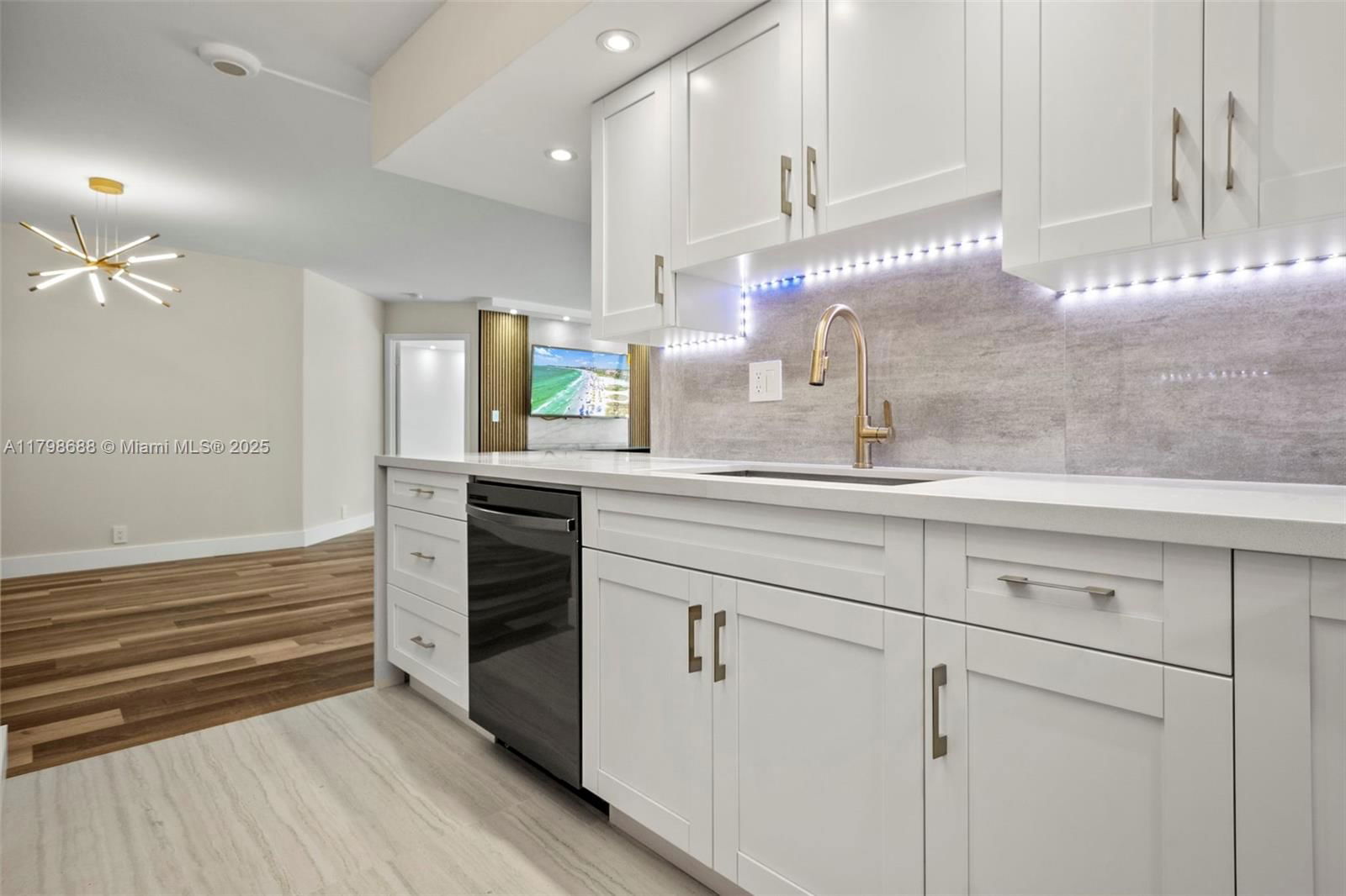 Real estate property located at 19101 36th Ct #203, Miami-dade, Mystic Pointe Condo No Th, Aventura, FL