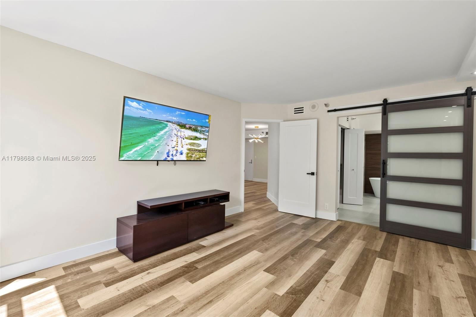 Real estate property located at 19101 36th Ct #203, Miami-dade, Mystic Pointe Condo No Th, Aventura, FL