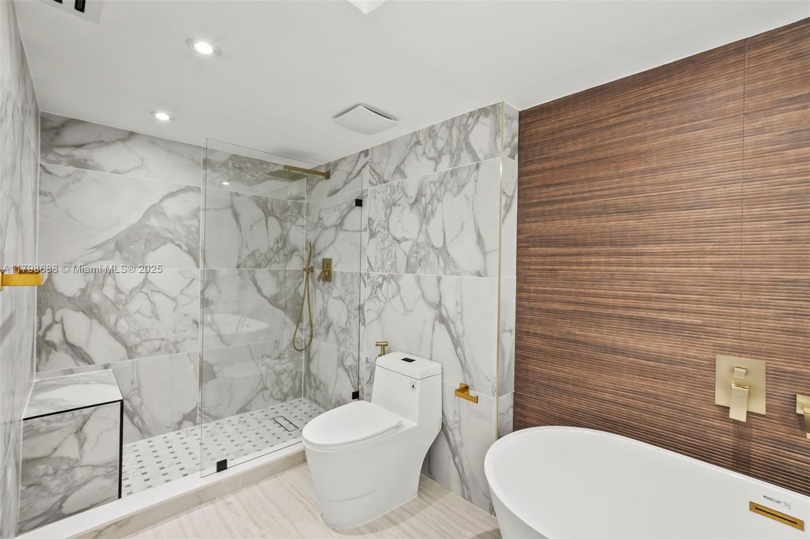 Real estate property located at 19101 36th Ct #203, Miami-dade, Mystic Pointe Condo No Th, Aventura, FL