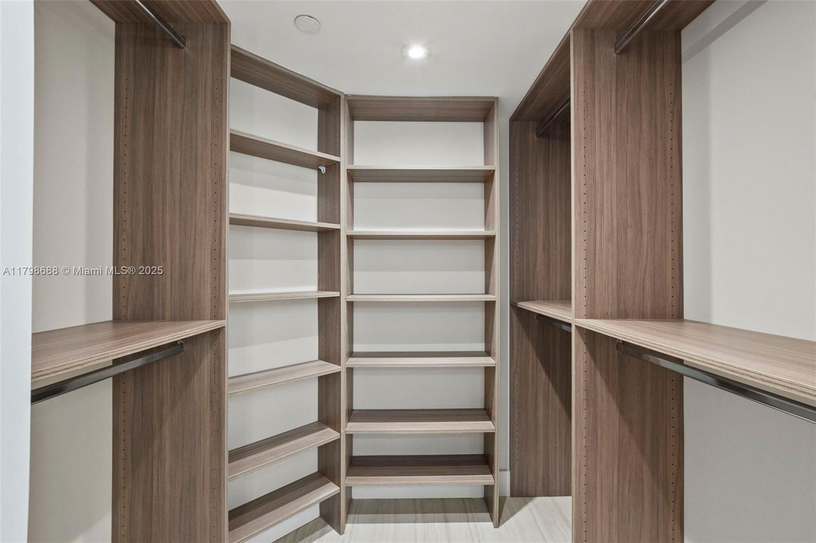 Real estate property located at 19101 36th Ct #203, Miami-dade, Mystic Pointe Condo No Th, Aventura, FL