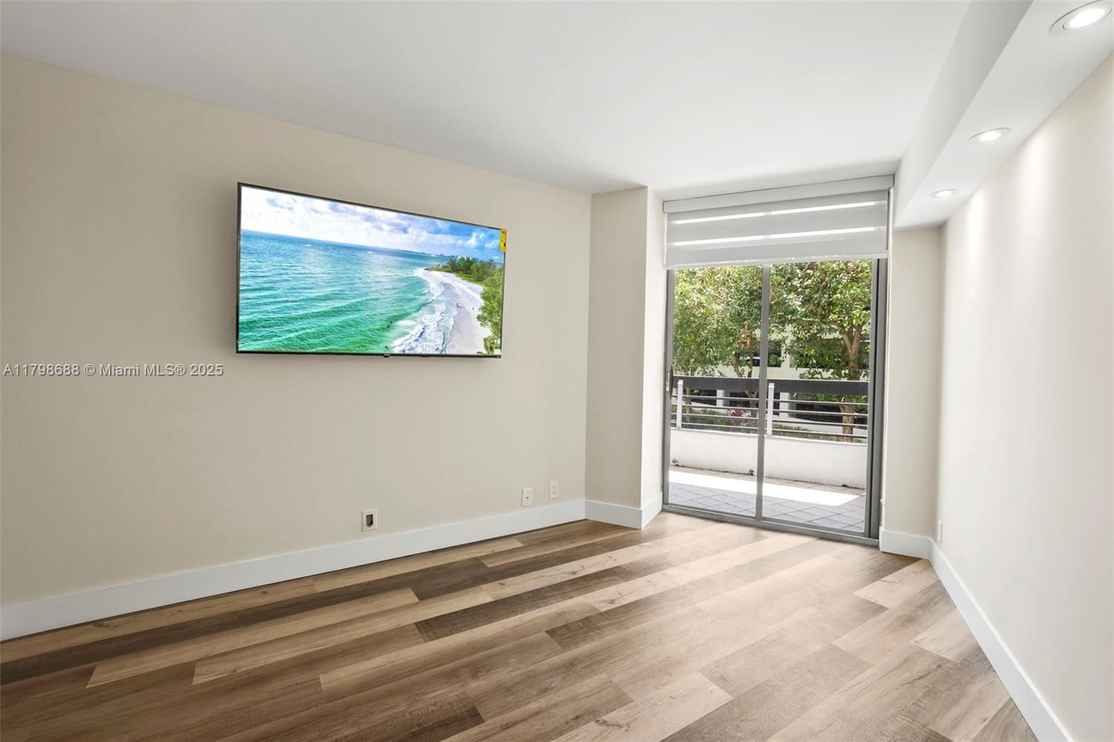 Real estate property located at 19101 36th Ct #203, Miami-dade, Mystic Pointe Condo No Th, Aventura, FL
