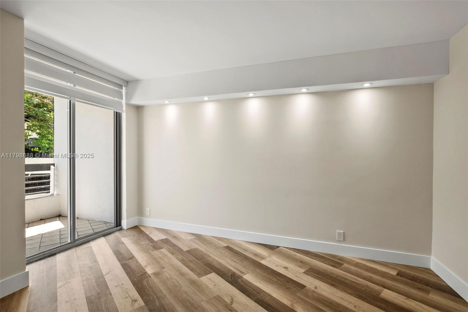 Real estate property located at 19101 36th Ct #203, Miami-dade, Mystic Pointe Condo No Th, Aventura, FL