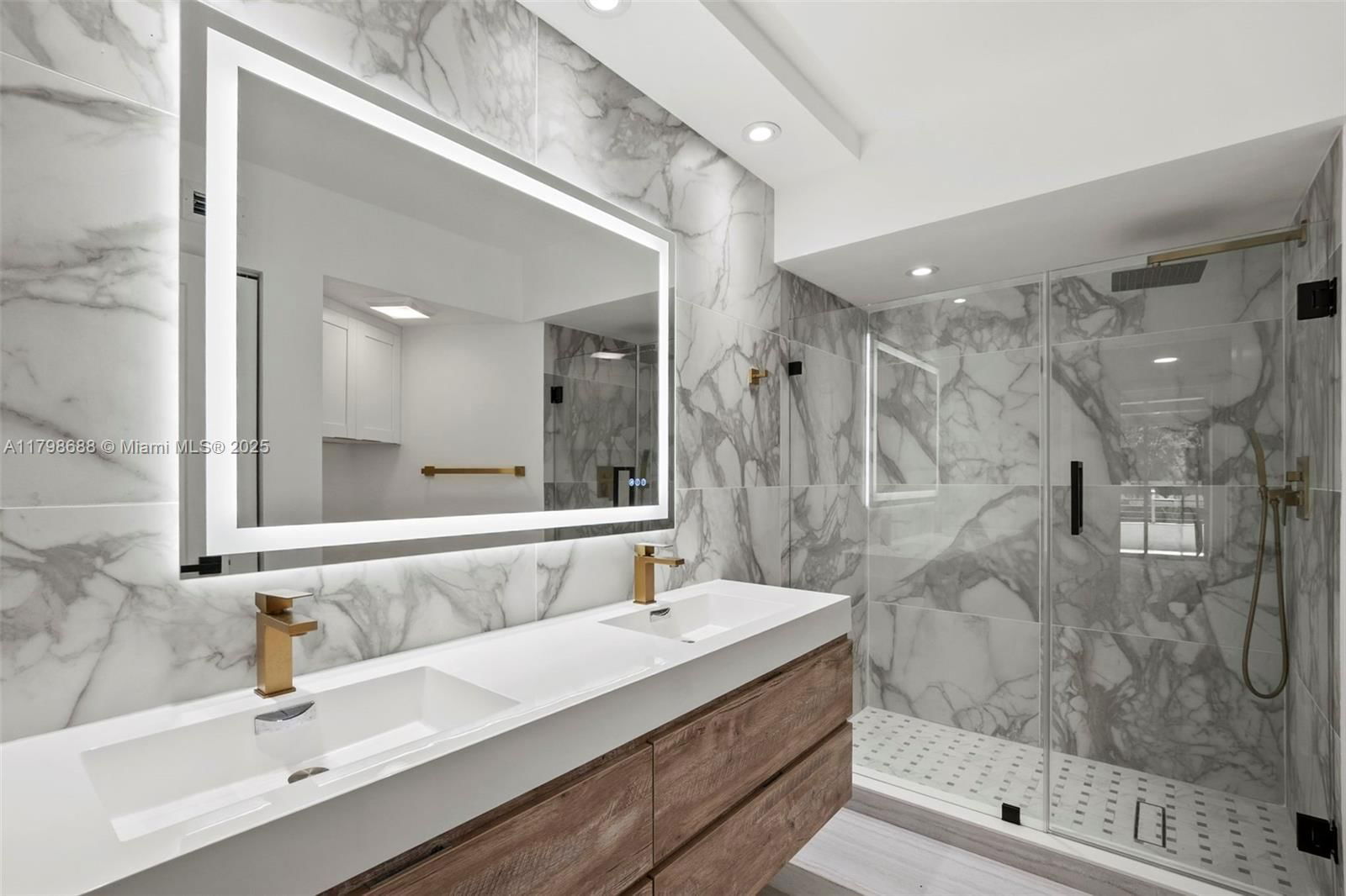 Real estate property located at 19101 36th Ct #203, Miami-dade, Mystic Pointe Condo No Th, Aventura, FL