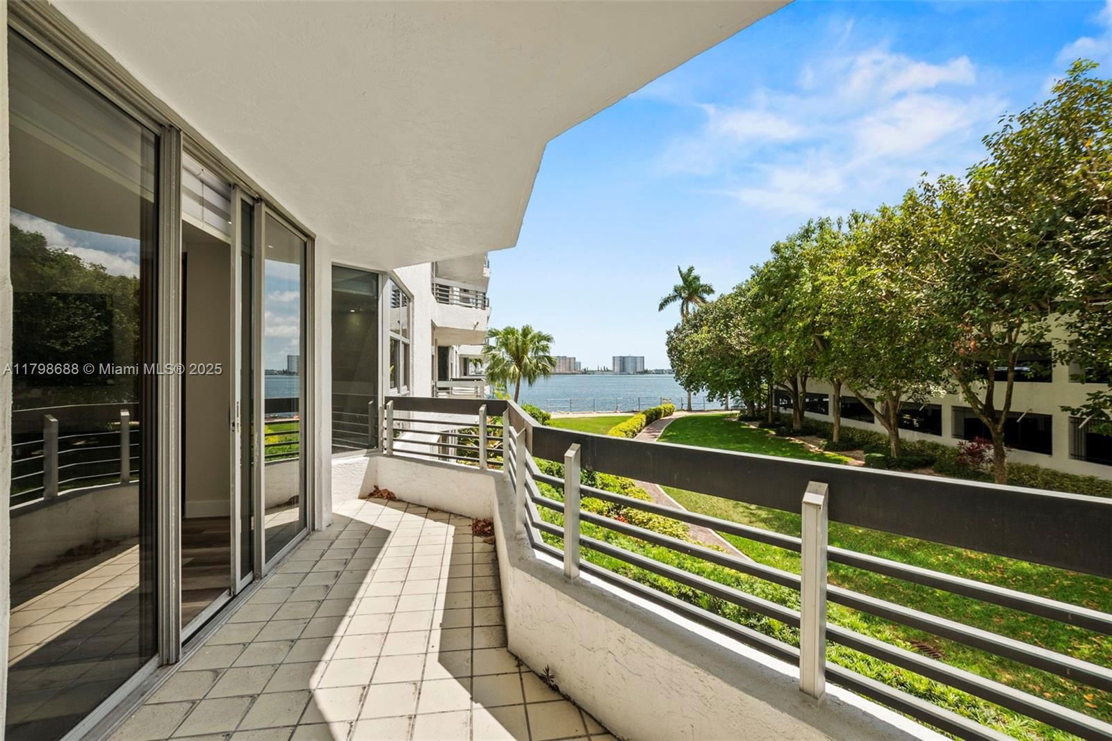 Real estate property located at 19101 36th Ct #203, Miami-dade, Mystic Pointe Condo No Th, Aventura, FL