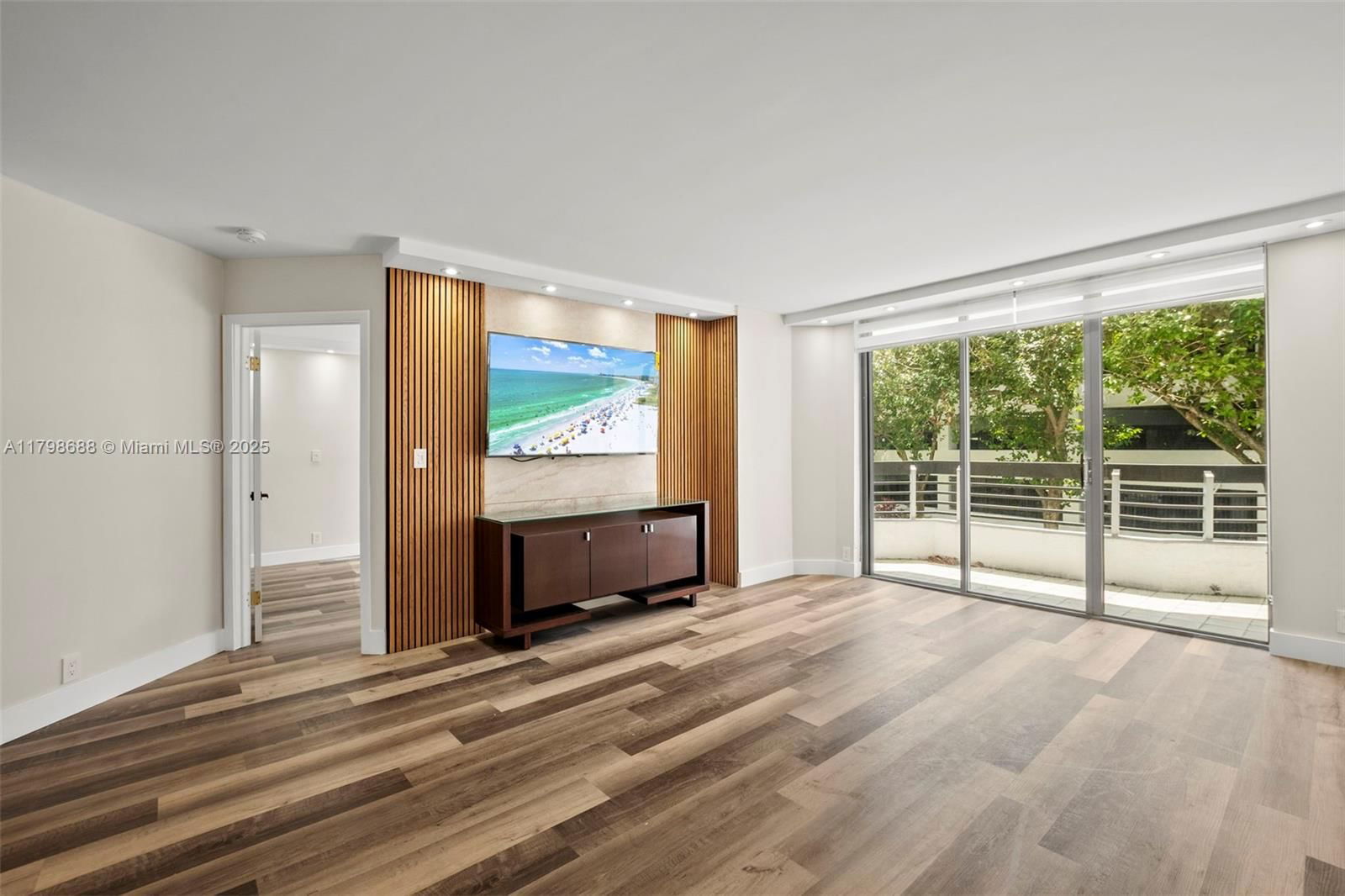 Real estate property located at 19101 36th Ct #203, Miami-dade, Mystic Pointe Condo No Th, Aventura, FL