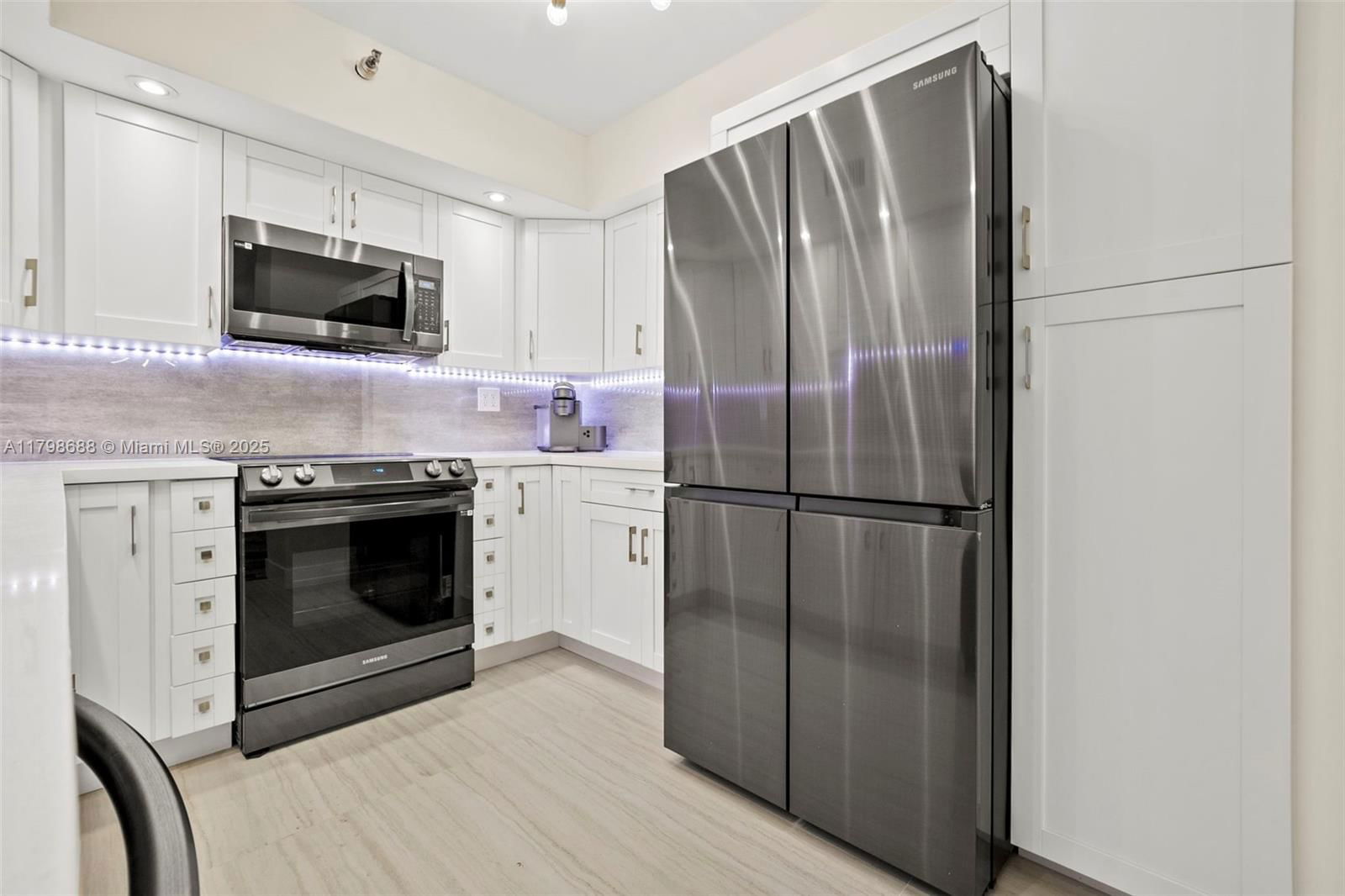 Real estate property located at 19101 36th Ct #203, Miami-dade, Mystic Pointe Condo No Th, Aventura, FL
