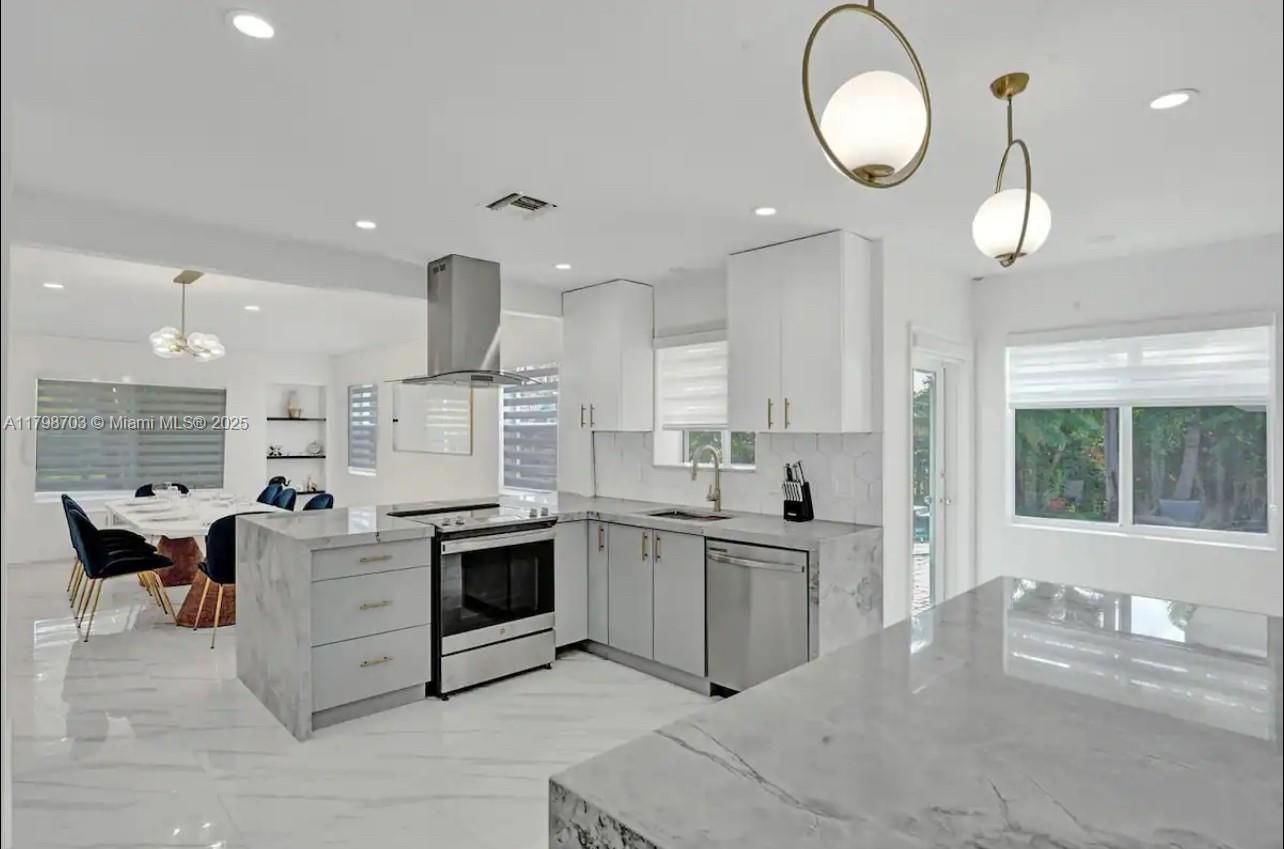 Real estate property located at 725 Harrison St, Broward, Hollywood Lakes Section, Hollywood, FL