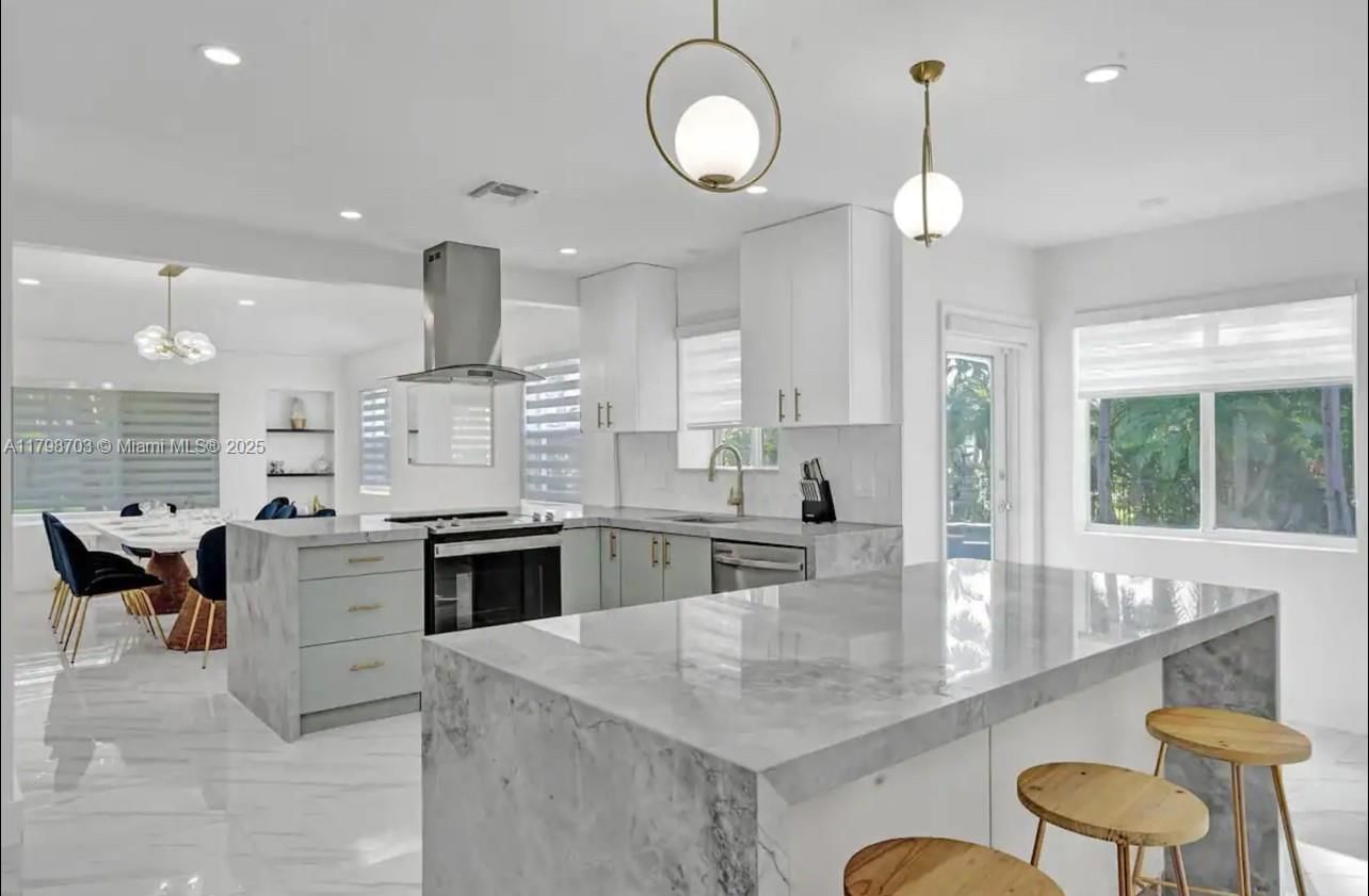 Real estate property located at 725 Harrison St, Broward, Hollywood Lakes Section, Hollywood, FL