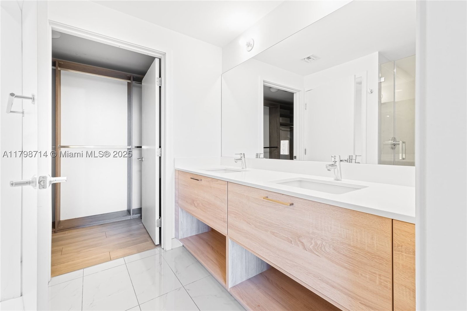 Real estate property located at 16385 Biscayne Blvd #404, Miami-dade, The Harbour North Condo, North Miami Beach, FL