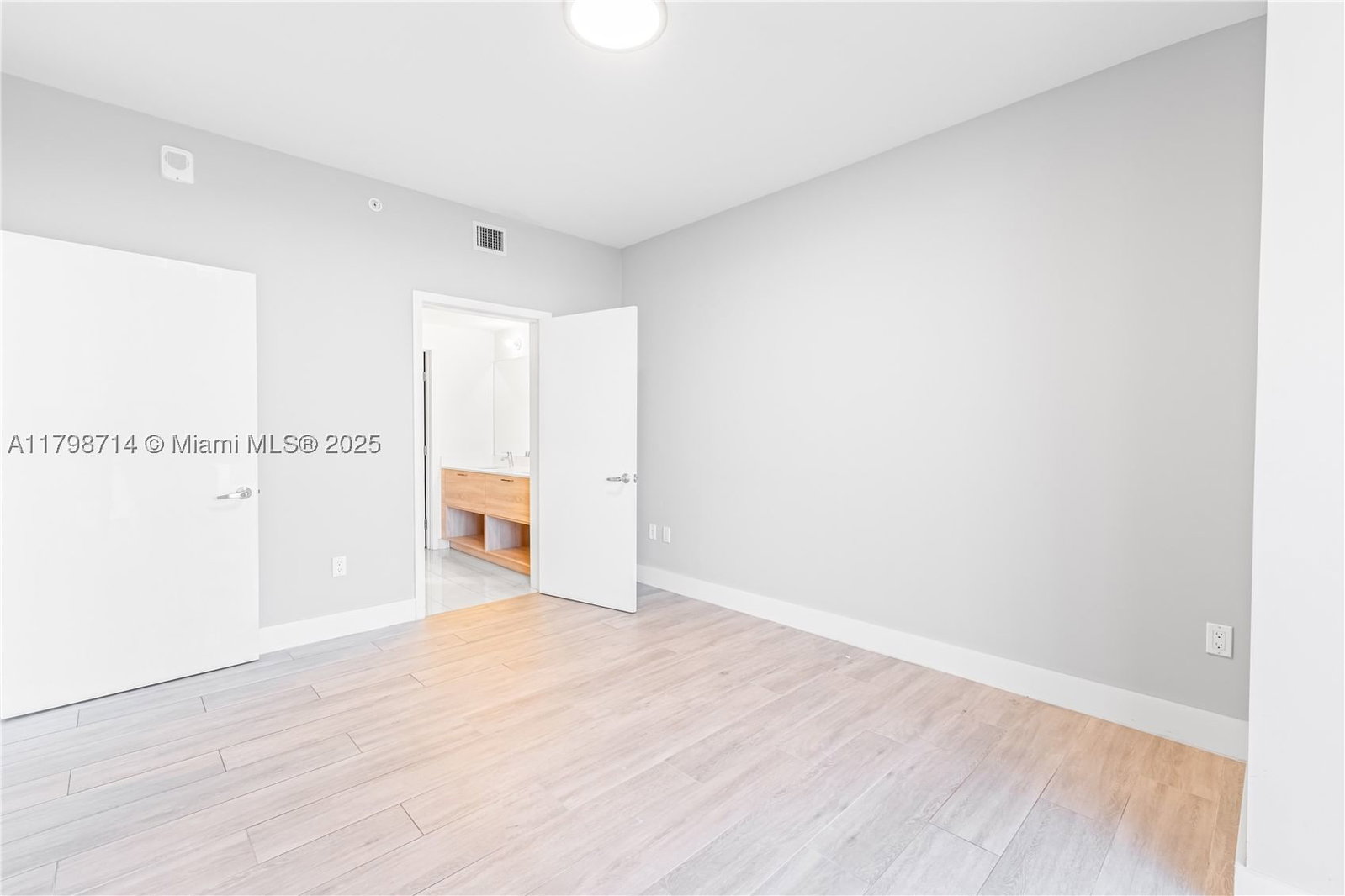 Real estate property located at 16385 Biscayne Blvd #404, Miami-dade, The Harbour North Condo, North Miami Beach, FL