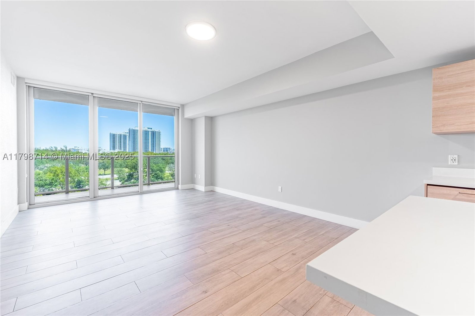 Real estate property located at 16385 Biscayne Blvd #404, Miami-dade, The Harbour North Condo, North Miami Beach, FL