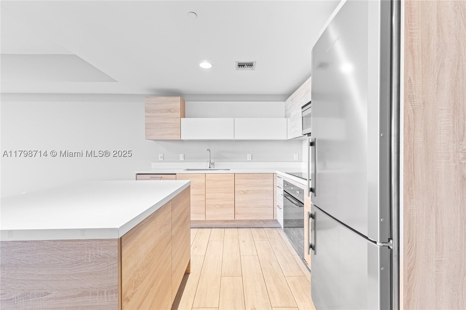 Real estate property located at 16385 Biscayne Blvd #404, Miami-dade, The Harbour North Condo, North Miami Beach, FL
