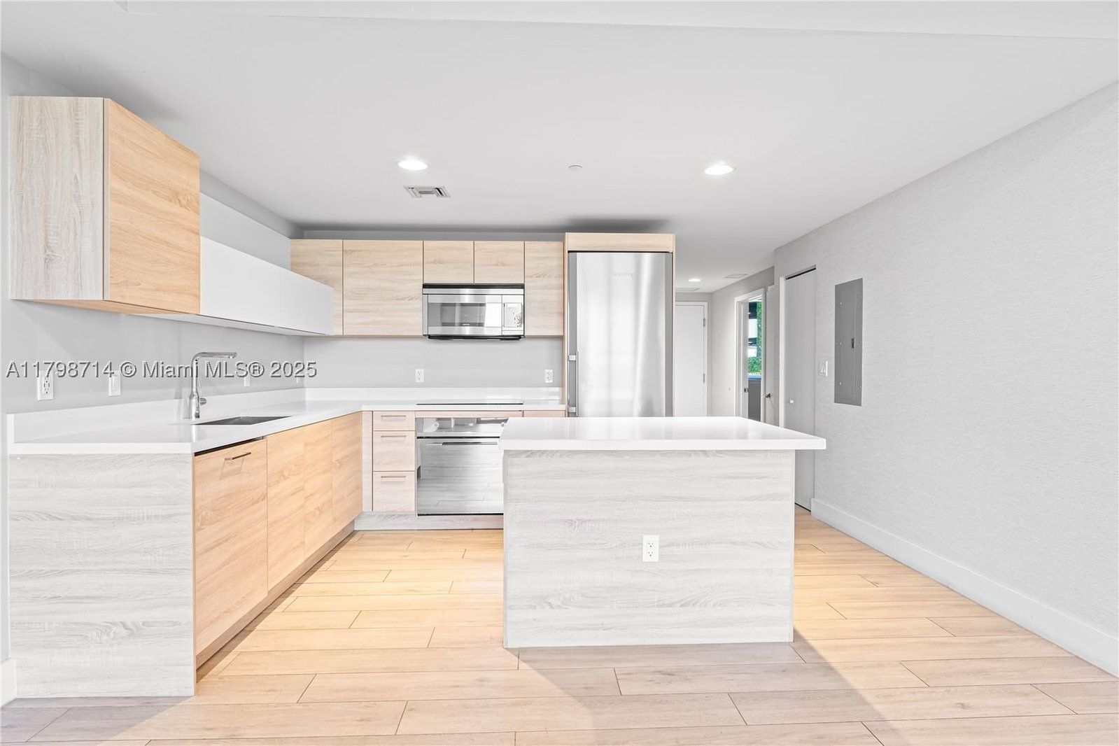 Real estate property located at 16385 Biscayne Blvd #404, Miami-dade, The Harbour North Condo, North Miami Beach, FL
