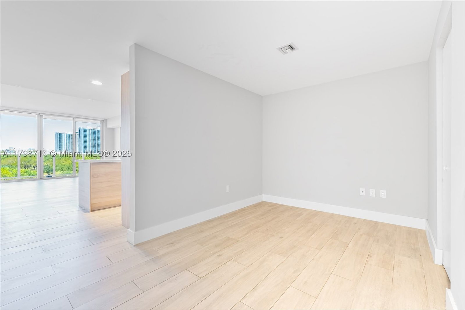 Real estate property located at 16385 Biscayne Blvd #404, Miami-dade, The Harbour North Condo, North Miami Beach, FL
