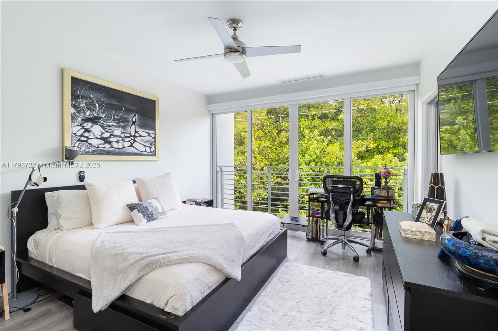 Real estate property located at 2475 135th St, Miami-dade, Parkview Villas Replat, North Miami, FL