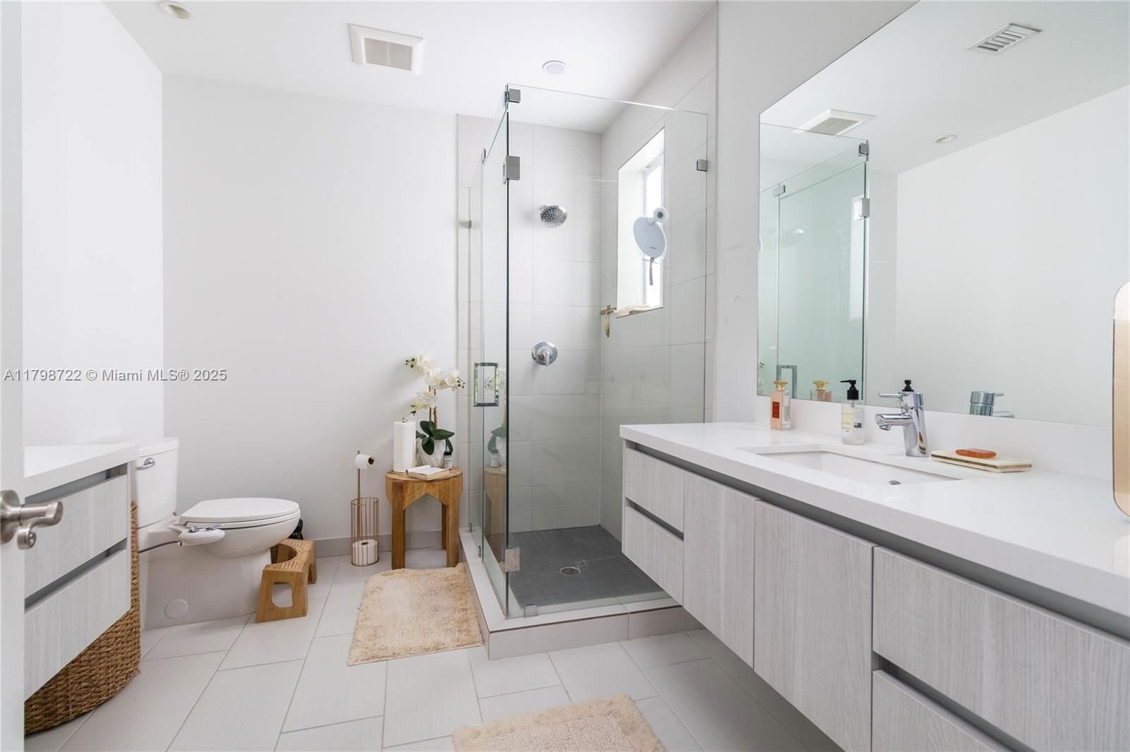 Real estate property located at 2475 135th St, Miami-dade, Parkview Villas Replat, North Miami, FL
